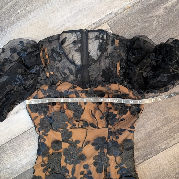 Honey & Beau Black and Tan Puff Sleeve Mini Dress With Sewn Applique Sz. 4 - Picture 11 of 13